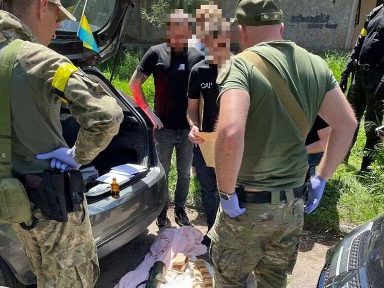Продавал противотанковый гранатомет за $7 тыс. В Запорожской области за продажу оружия с мест боевых действий задержали сотрудника ГСЧС