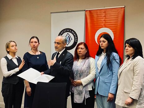 Жены и матери защитников Мариуполя провели в Анкаре встречу с советником президента Турции Топчу