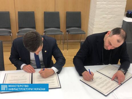 Оновлення всього парку поїздів і модернізація автошляхів. Україна та США підписали меморандум про транспортну співпрацю
