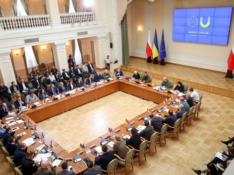 Правительства двух стран заявили о курсе на "дальнейшее сближение украинского и польского народов"