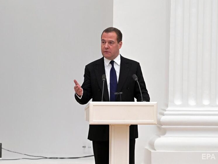 Медведев угрожает ударами по центрам принятия решений в Украине, если территорию РФ обстреляют из переданного США оружия