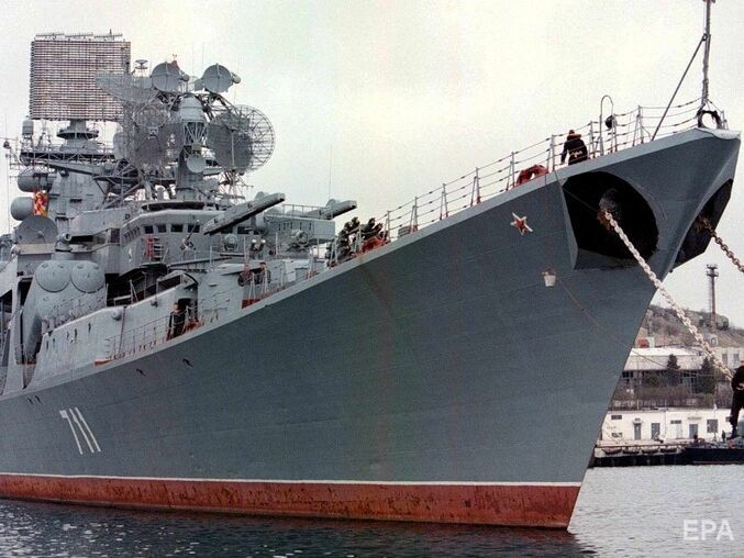 Російські окупанти ховають свої військові кораблі в Чорному морі за цивільними суднами – ВМС України