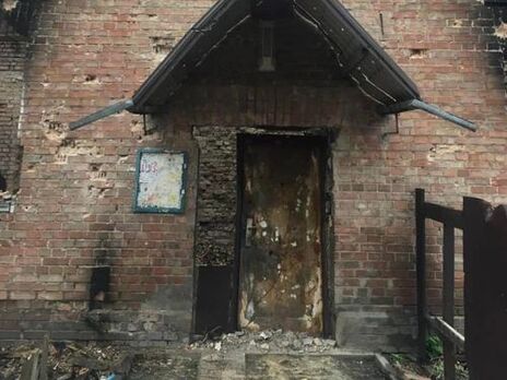Двері зруйнованого будинку в Ірпені (Київська область) один із предметів виставки The Captured House