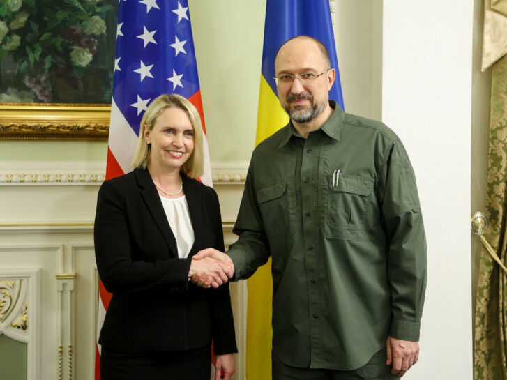 Шмыгаль обсудил с послом США послевоенное восстановление Украины