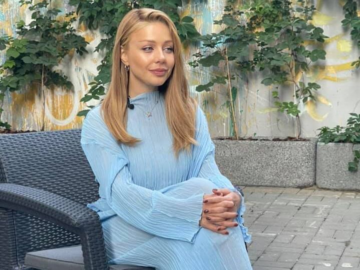 Тина Кароль заявила, что украинские артисты за границей не должны исполнять песни на русском языке на концертах в поддержку Украины