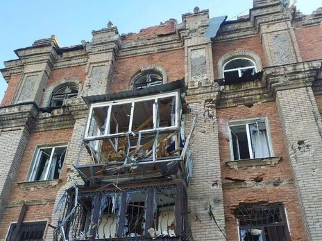 Росіяни й далі обстрілюють житлові квартали та завдають авіаударів по Луганській області