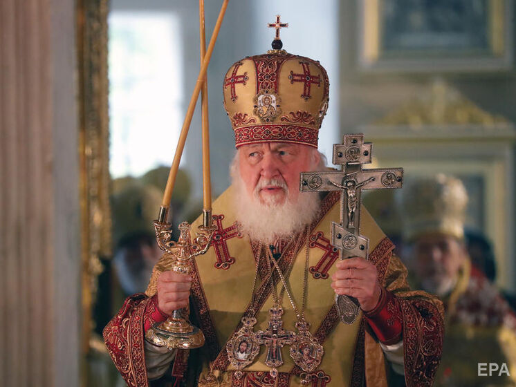 Патриарх Кирилл упал во время богослужения. Видео