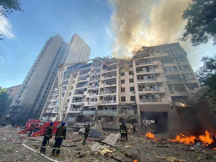 Глава Нацполиции сообщил о пяти пострадавших в результате ракетного обстрела жилого дома в Киеве