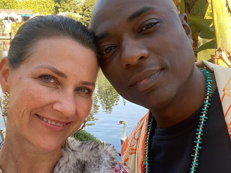 50-річна принцеса Норвегії висловилася про бісексуальність свого 47-річного нареченого – темношкірого шамана
