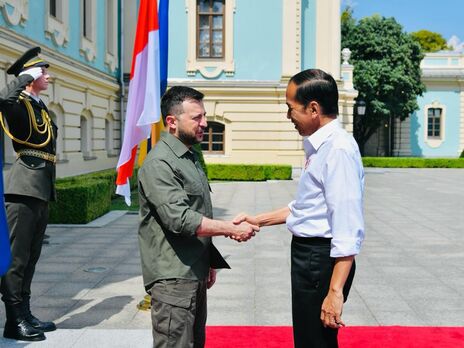 Відодо (праворуч) прибув із візитом в Україну 29 червня, президент Індонезії зустрівся із Зеленським