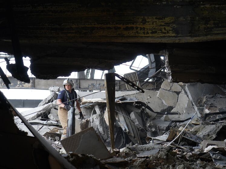 Рятувальники виявили ще п'ять фрагментів тіл під завалами ТРЦ у Кременчуці – ДСНС