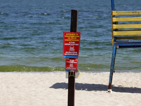 На пляжах в Одесі встановили сітки, що загороджують шлях до моря
