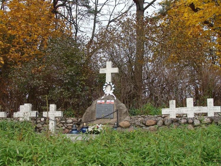 У Білорусі зруйнували цвинтар польських військових. У МЗС Польщі заявили, що це "безпрецедентний акт свинства"