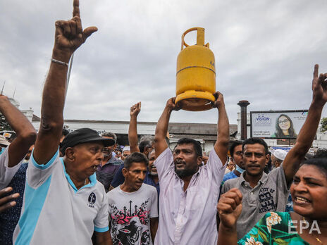 В городах Шри-Ланки из-за дефицита топлива начались волнения