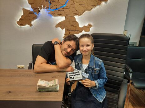 10-річна українка, чемпіонка світу із шашок зібрала і передала на потреби ЗСУ 21 тис. грн. Притула розплакався