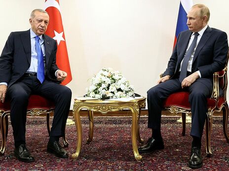 Путін (праворуч) подякував Ердогану за посередницькі зусилля Туреччини щодо розблокування експорту зерна з морських портів України