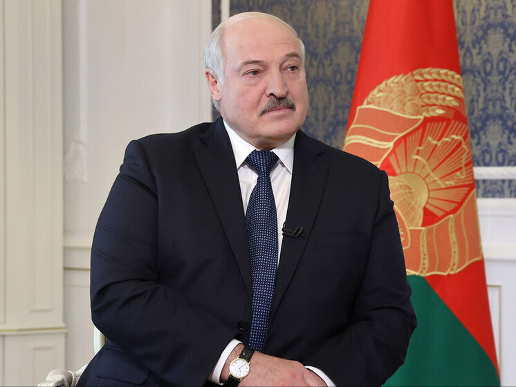 "Не треба РСЗВ і ППО". Лукашенко вважає, що Україна має сісти за стіл переговорів і погодитися, що ніколи не загрожуватиме РФ