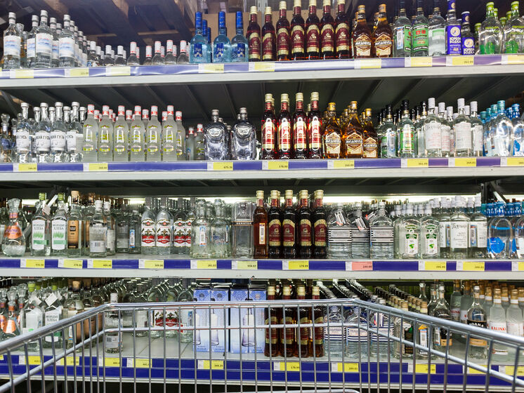 У Закарпатській області зняли всі обмеження на продаж алкоголю, заборонено лише силовикам – ОДА