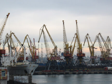 Акваторію одеського порту не будуть повністю розміновувати через експорт зерна – ОВА