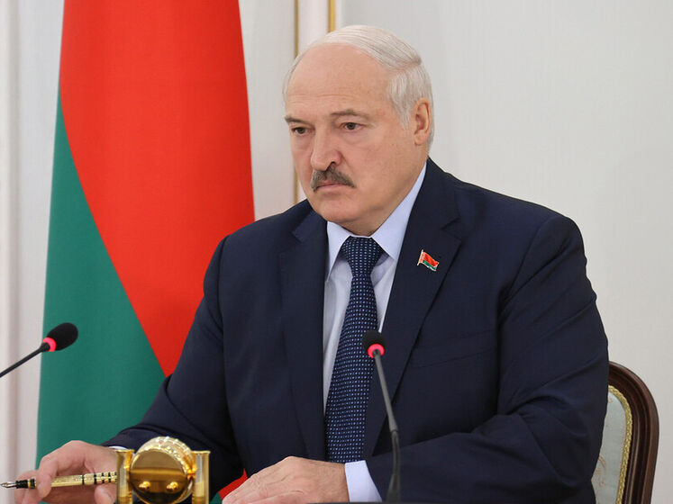 Лукашенко заявив, що Україна сама підпалює свої поля із пшеницею