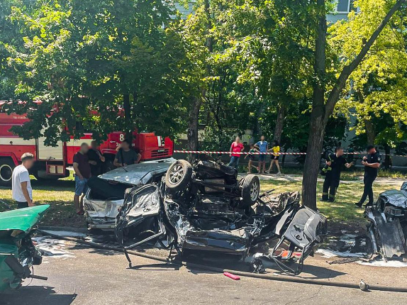 У Запоріжжі водій BMW влаштував аварію з двома загиблими, четверо постраждалих &ndash; у лікарні