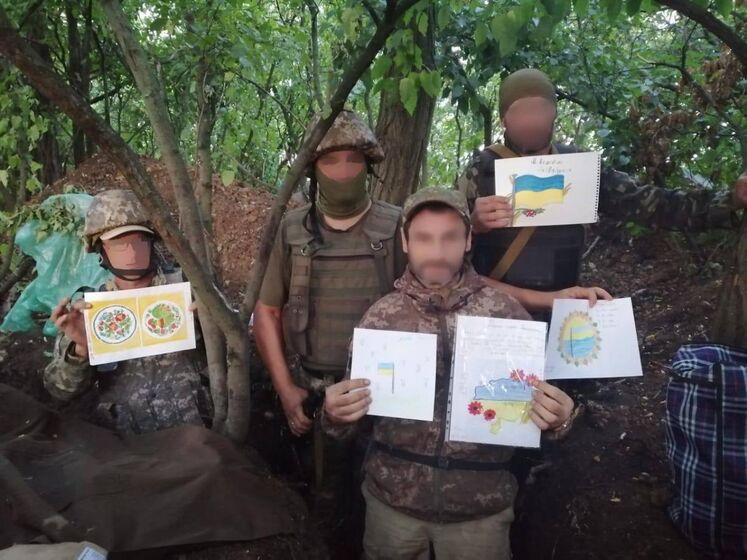 Школярі Київської області передали на передову свої малюнки
