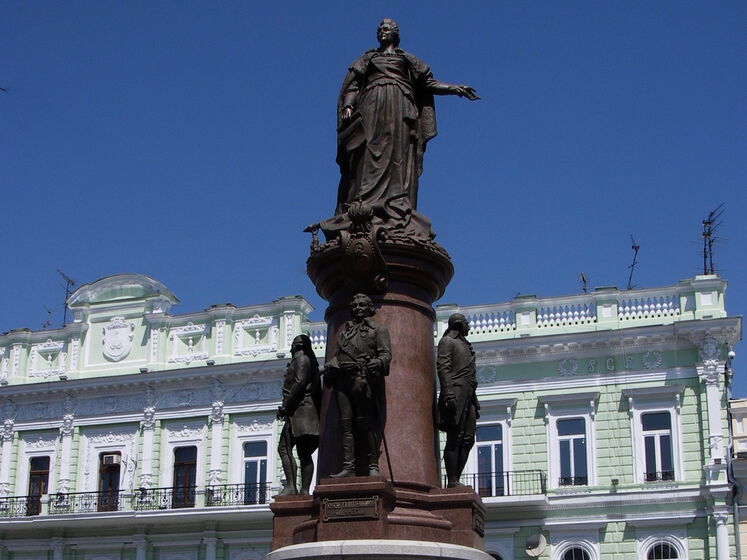 Зеленский ответил на две петиции с требованием убрать из Одессы памятник российской императрице Екатерине II