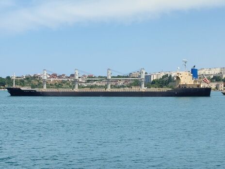 Суд заарештував чотири судна, які беруть участь у вивезенні вкраденого в Україні зерна – Офіс генпрокурора