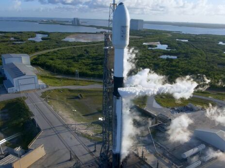 Ракета-носитель Falcon 9 с аппаратом на борту поднялась с площадки космической станции на мысе Канаверал во Флориде