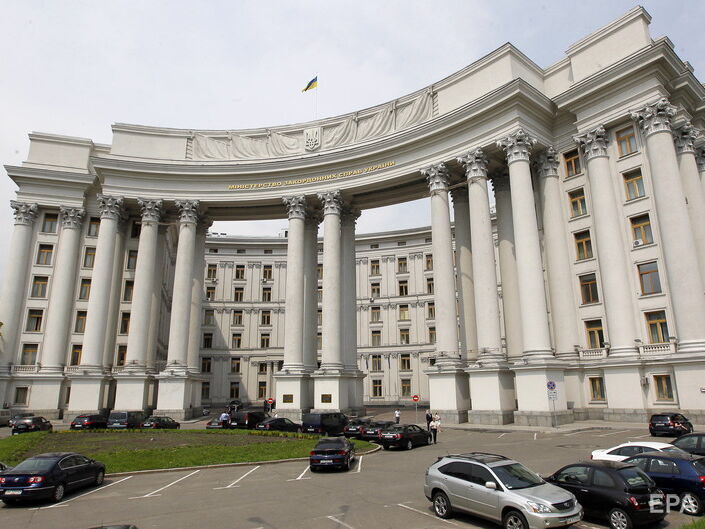 МЗС України підтвердило, що дипломатичні паспорти 225 нардепів анульовано. Відомство назвало причину