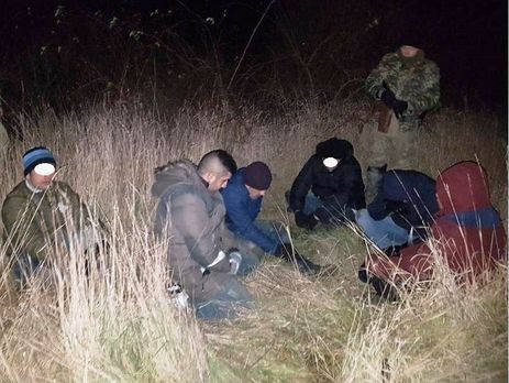 В Закарпатье пограничники задержали шесть незаконных мигрантов, которые пробирались в Венгрию