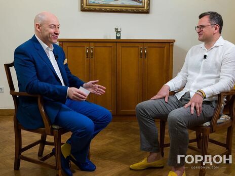 Гордон і Кулеба прийшли на зустріч у туфлях кольору українського прапора, не змовляючись