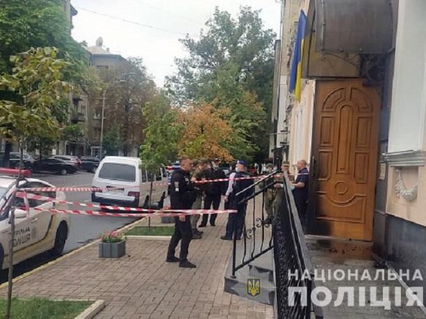 Чоловіка, який намагався підпалити будівлі офісу обмудсмена та Верховного Суду в Києві, засудили до п'яти років ув'язнення