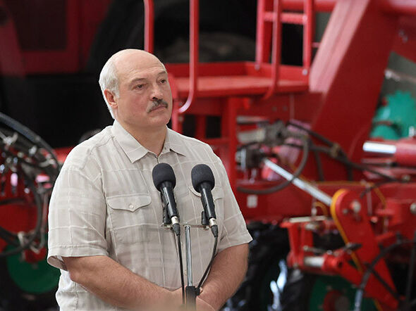 "Не думайте, что я планирую нападение". Лукашенко заявил, что с Россией воюет не Украина, а "весь блок НАТО"
