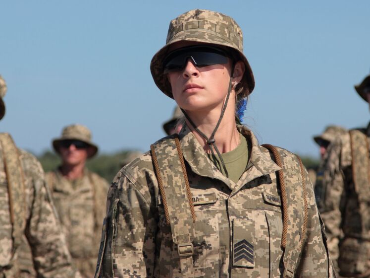 Генштаб ЗСУ запропонував змінити список професій, представниці яких мають ставати на військовий облік