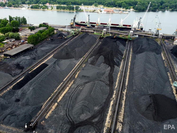Експорт російського вугілля морем зупинився через санкції ЄС – Bloomberg