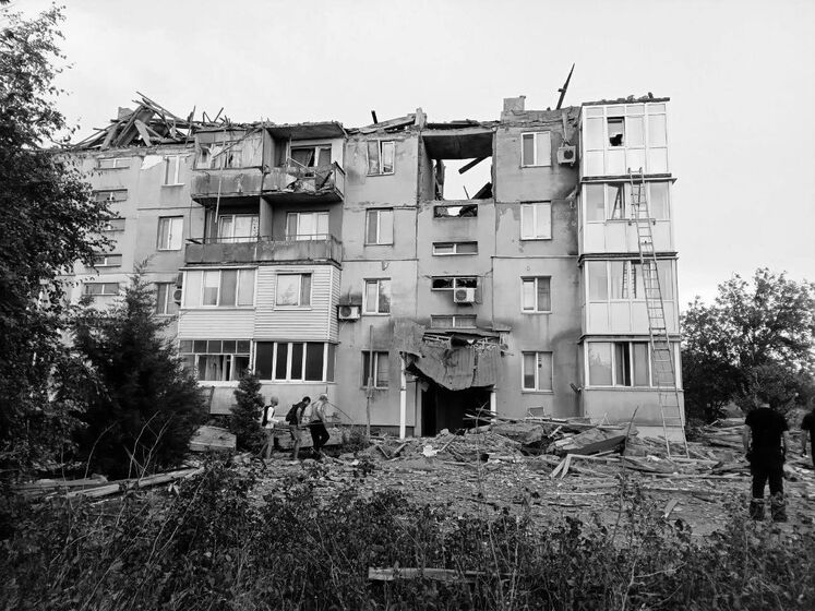 Росіяни вдарили по чотириповерхівці в окупованій Кам'янці: п'ятеро загиблих, під завалами можуть бути люди – ОВА