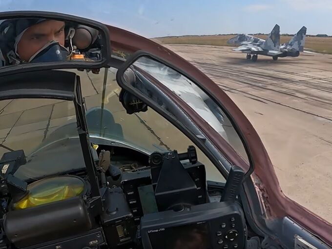 Украинский летчик показал выполнение боевого задания на истребителе МиГ-29. Видео