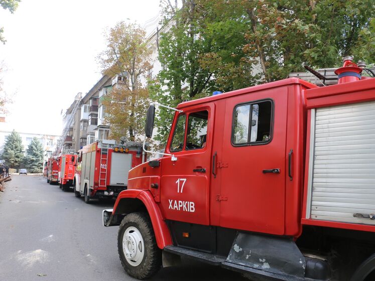 "Довбануло так, що будинок тріщав". Окупанти обстріляли Харків, на одному з підприємств спалахнула пожежа