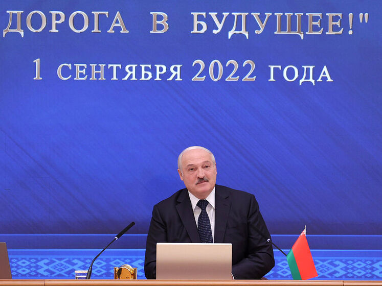 "Було поставлено завдання потинятися світом". Лукашенко показав "білоруський" ноутбук. 88% комплектовання – іноземне