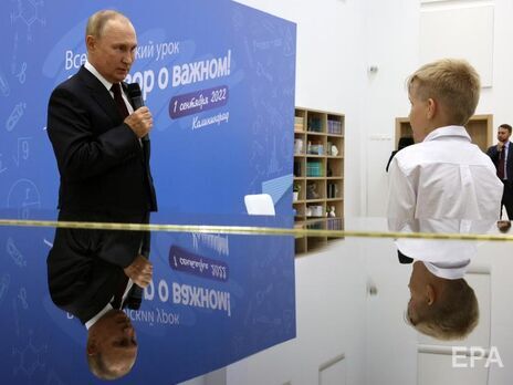 Путін пояснив російським школярам різницю між працьовитістю та "гумовою дупою"