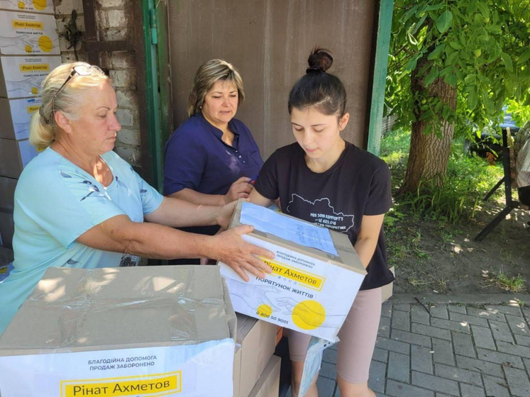 Фонд Ріната Ахметова передав 3600 продуктових наборів у Донецьку область