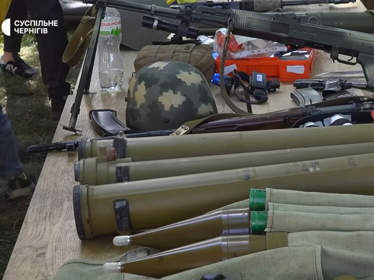 ДБР повідомило про підозру військових, які привезли й дали дітям заряджену зброю на ярмарку в Чернігові