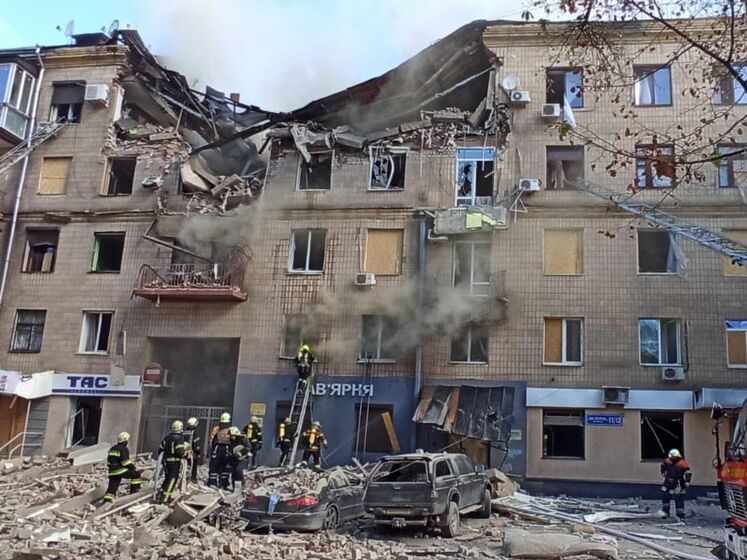 Росіяни зранку обстріляли центр Харкова, зруйновано житлову багатоповерхівку