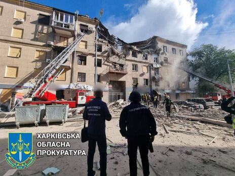 Три поверхи житлової п'ятиповерхівки зруйновано ударом російської ракети