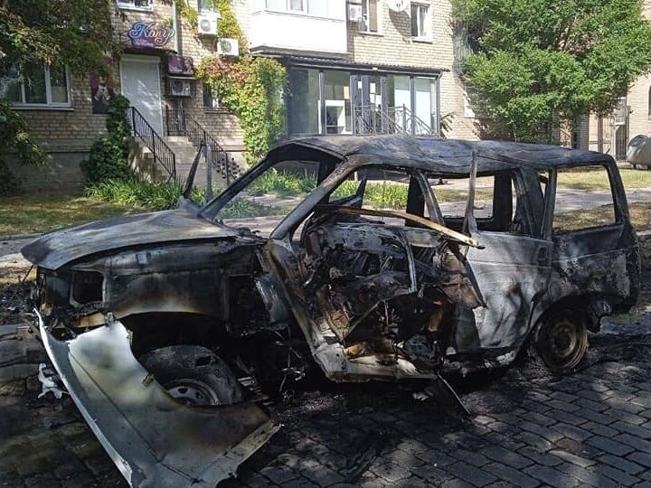 В центре оккупированного Бердянска подорвали автомобиль "коменданта", его в тяжелом состоянии госпитализировали – горсовет