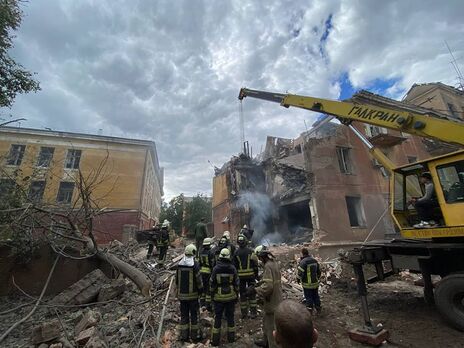 Спасатели обнаружили тела трех погибших под завалами дома в Славянске после утреннего обстрела оккупантами