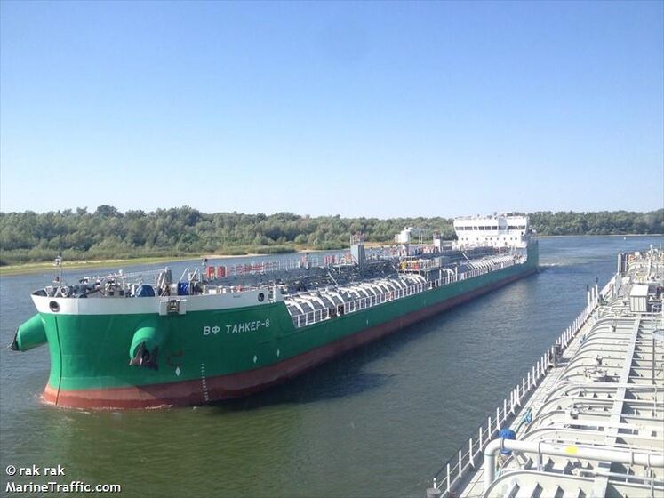 Російські танкери оминають заборону на входження до портів ЄС, перевантажуючи нафту в море – "Схеми"