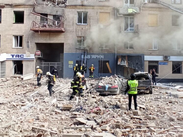 У Харкові знову вибухи, повідомляють про одного загиблого і кілька сильних пожеж