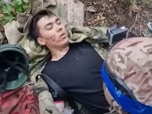 Бутусов показав відео із полоненими окупантами, які сказали, що вони з Узбекистану. У посольстві відреагували